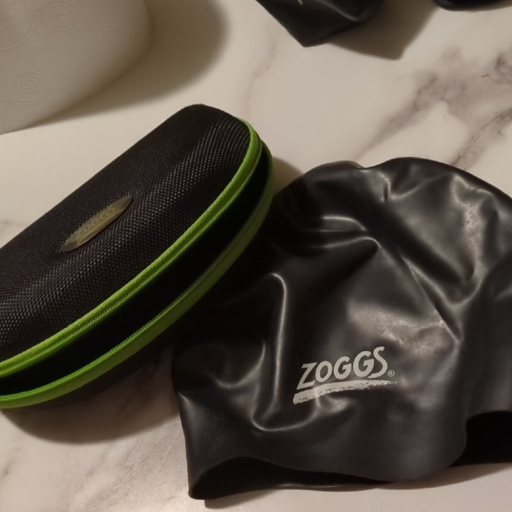 Black Swim Cap With Case
